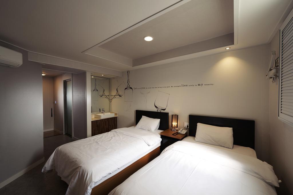 New Suwon Hotel Экстерьер фото